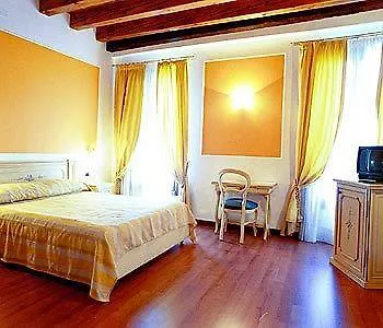 Bed & Breakfast Alla Corte Rossa Venice