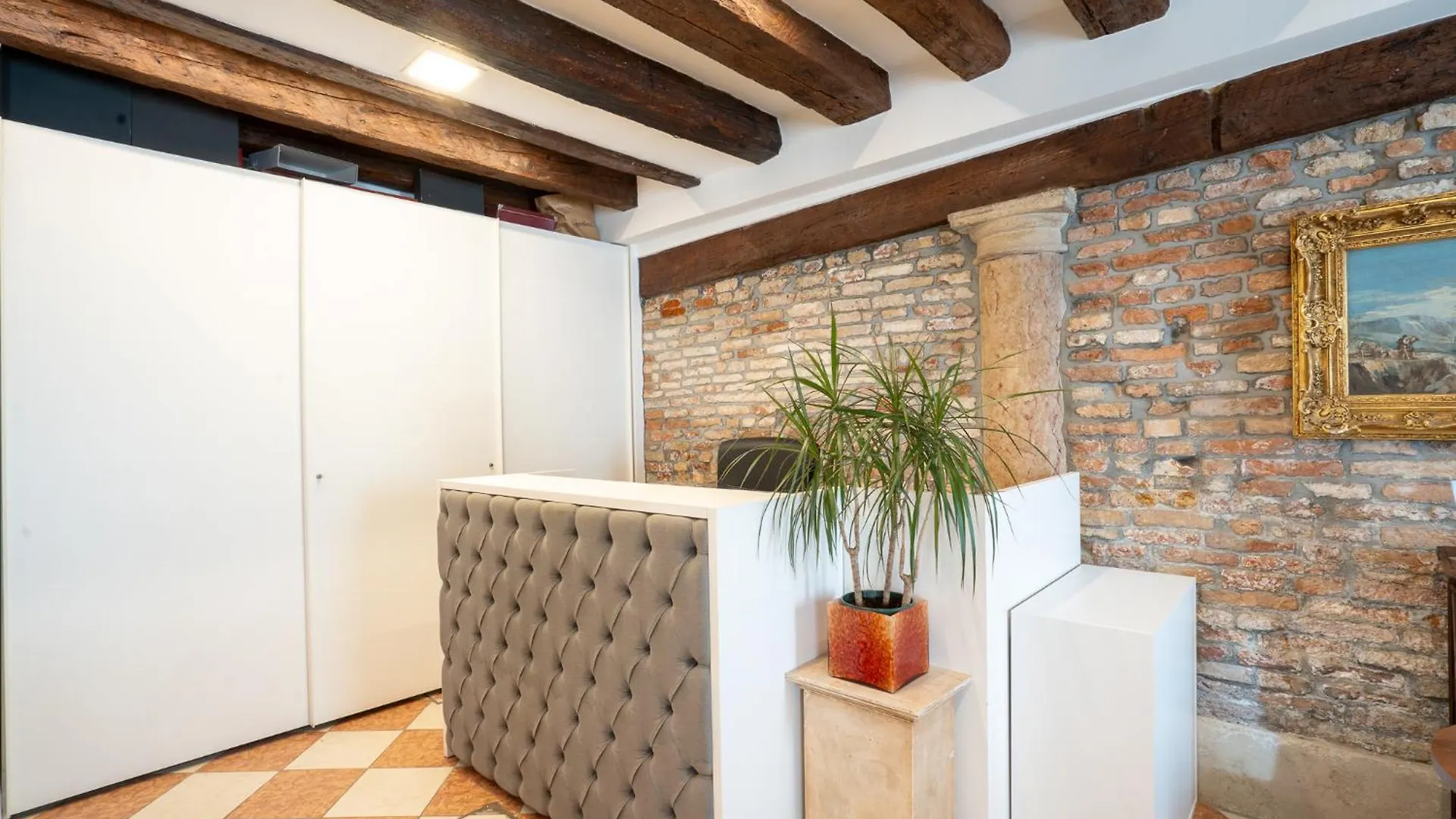 Alla Corte Rossa Venice Bed & Breakfast