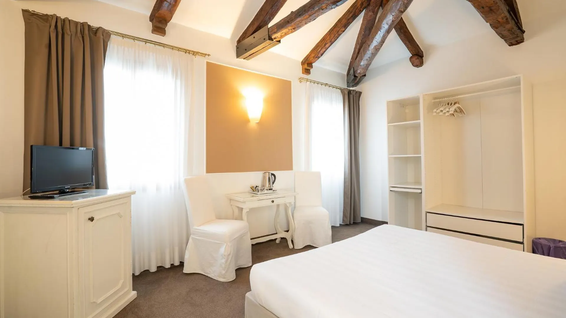 Alla Corte Rossa Venice 3*,  Italy