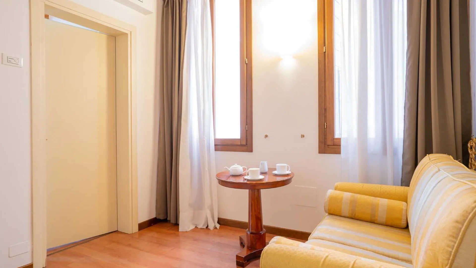 Bed & Breakfast Alla Corte Rossa Venice