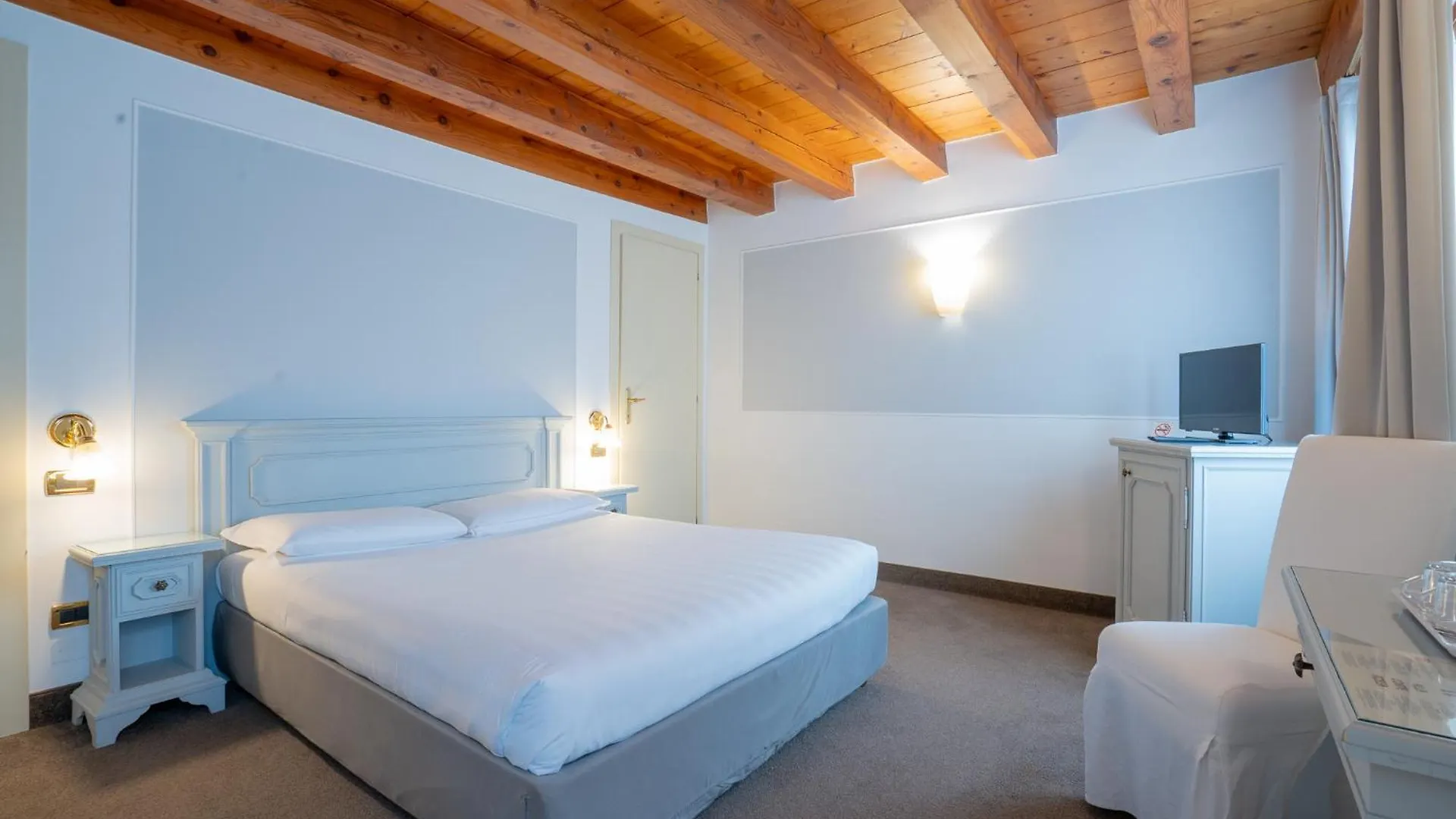 Alla Corte Rossa Venice Bed & Breakfast