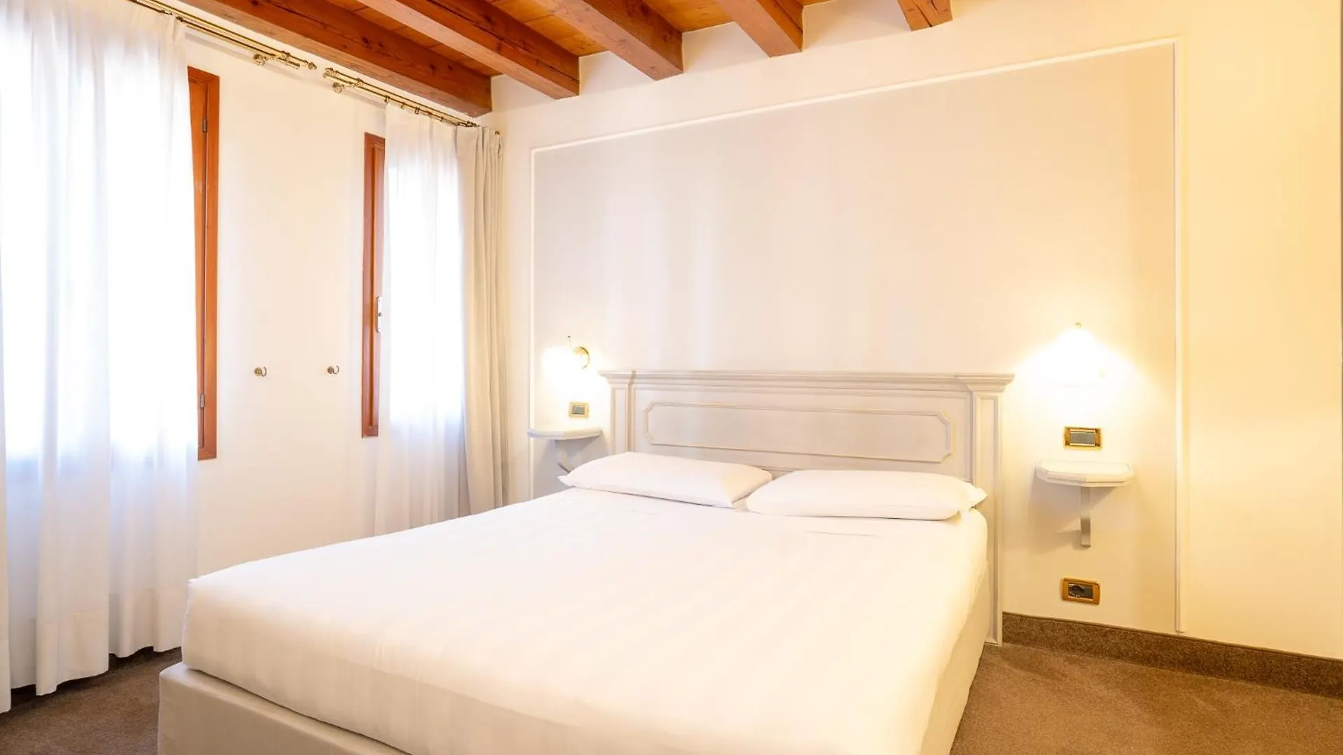 Alla Corte Rossa Venice Bed & Breakfast