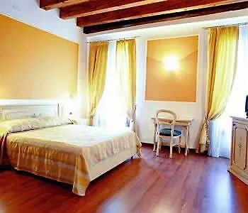 *** Bed & Breakfast Alla Corte Rossa Venice Italy