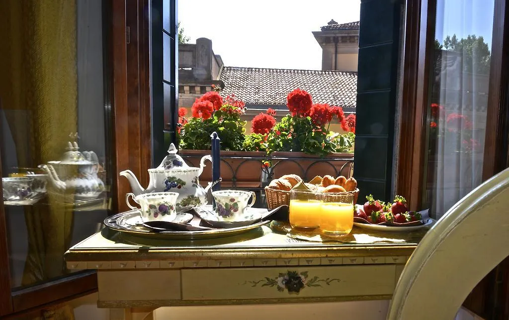 *** Bed & Breakfast Alla Corte Rossa Venice Italy