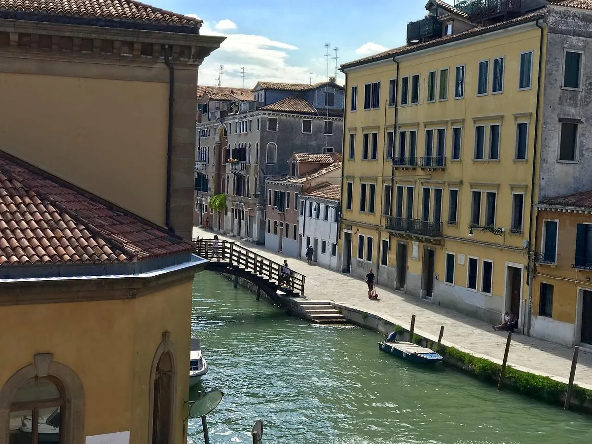 Alla Corte Rossa Venice 3*,