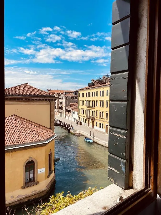 Alojamento de Acomodação e Pequeno-almoço Alla Corte Rossa Veneza
