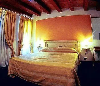 Alla Corte Rossa Venice 3*,