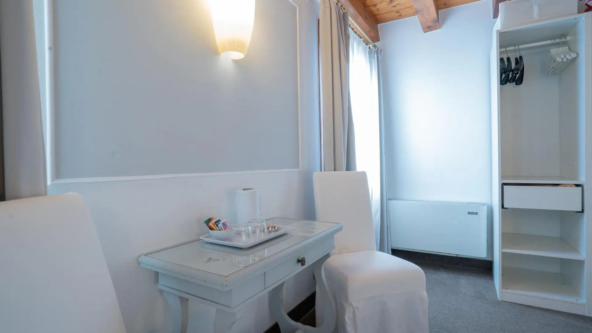 Alla Corte Rossa Venice Bed & Breakfast