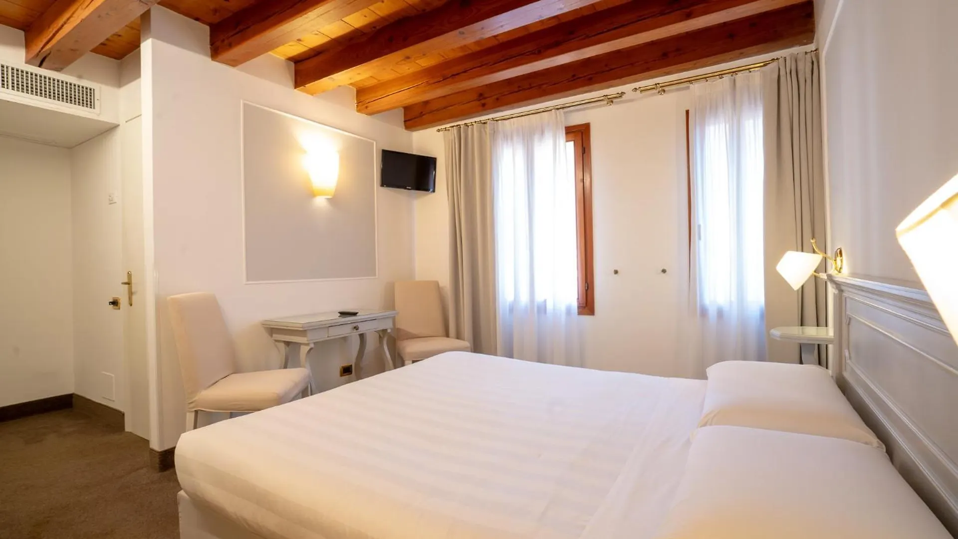 Alla Corte Rossa Venice Bed & Breakfast
